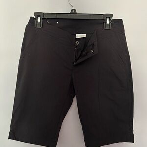 Columbia Women's Black Bermudas